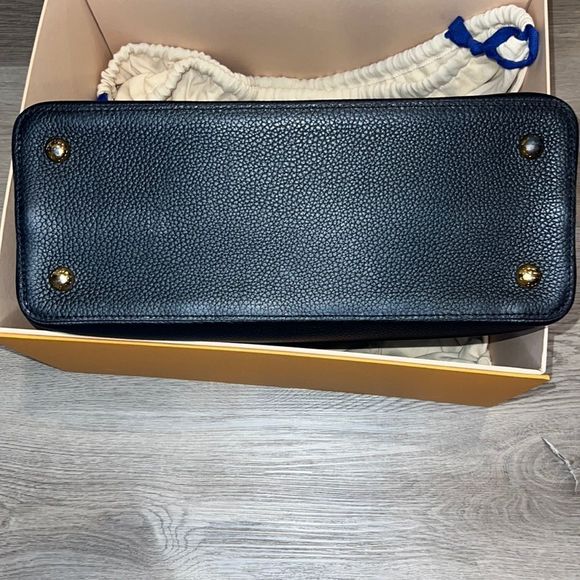Louis Vuitton Handbag Capucines MM - Picture 15 of 17